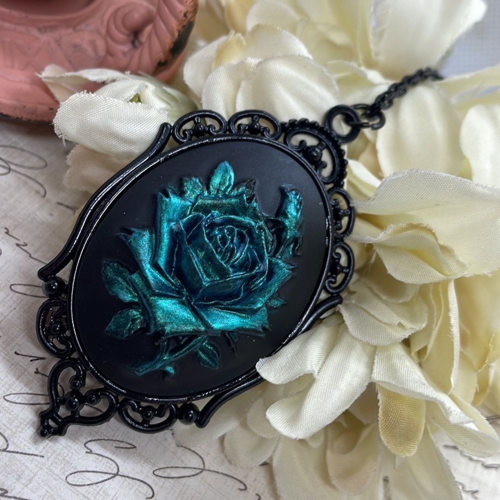 COPY - Gothic steampunk rockabilly Iridescent Rose Gothic Rockabilly Cameo Neck…